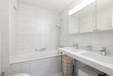 Charmante 4.5-Zi-Wohnung mit Cheminée und Balkon – ruhig & sonnig in Nänikon