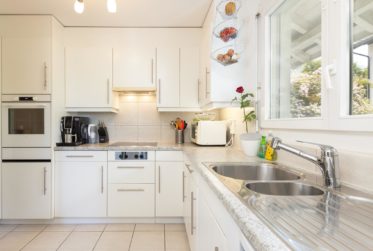 Charmante 4.5-Zi-Wohnung mit Cheminée und Balkon – ruhig & sonnig in Nänikon
