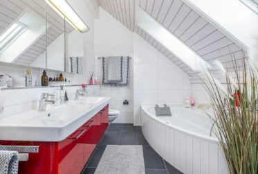 Grosse Dachmaisonette-Wohnung mit gedeckter Terrasse und Schwedenofen