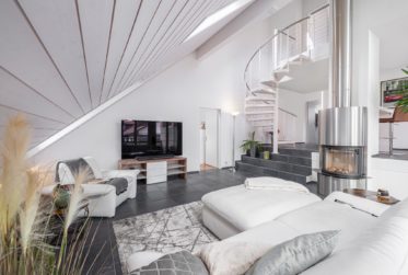 Grosse Dachmaisonette-Wohnung mit gedeckter Terrasse und Schwedenofen